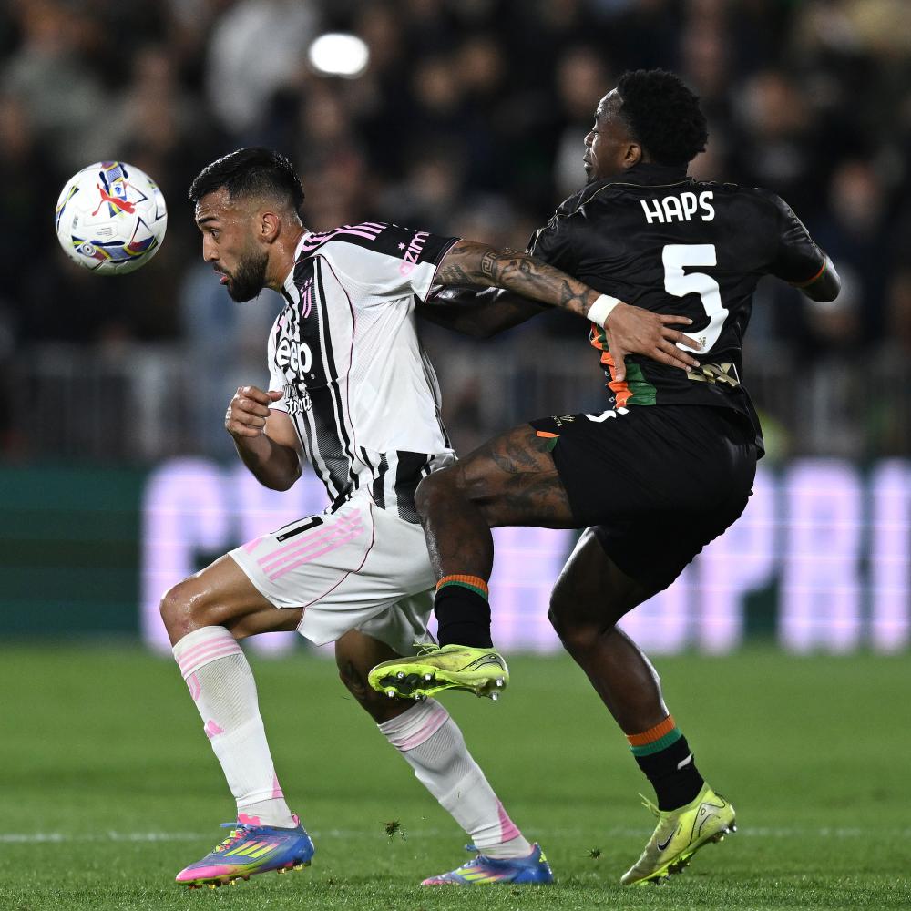 美记：尼克斯对字母哥的报价一直围绕唐斯，但雄鹿不感兴趣