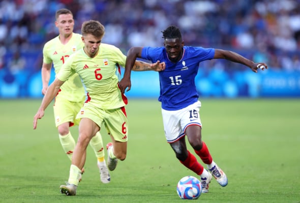 国际米兰连胜，齐沃调整团队，迪乌夫证明实力，马丁内斯复出，球队士气回升。