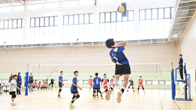 被球迷喷得退出国家队的吴曦，其实是郑智后最强后腰，场上也很拼