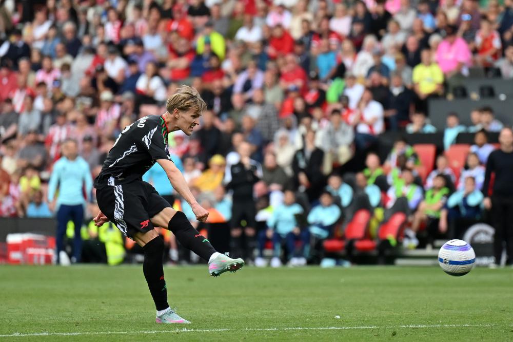 官方：桑德兰签下22岁门将罗埃夫斯，为其夏窗第8笔引援