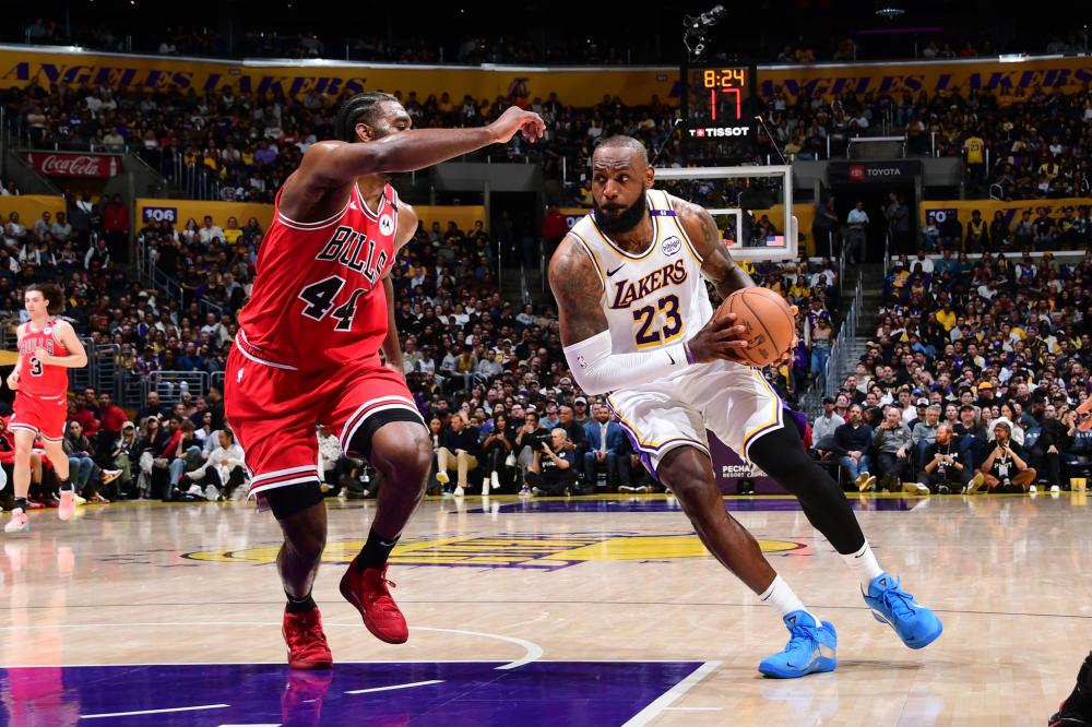 马刺和火箭，打造超级豪阵，谁更有机会交易得到字母哥